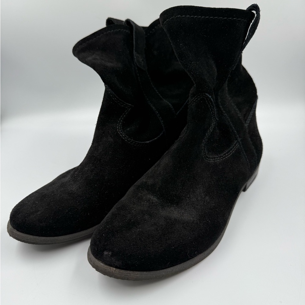 Vince Camuto Black Suede Flat Ankle Boots Size 7M Pull-On Style